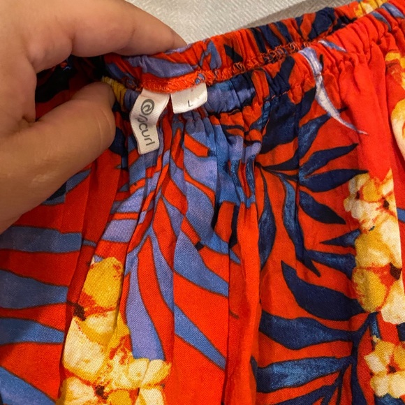 Flowy Floral Off-the-shoulder Top - Picture 2 of 3